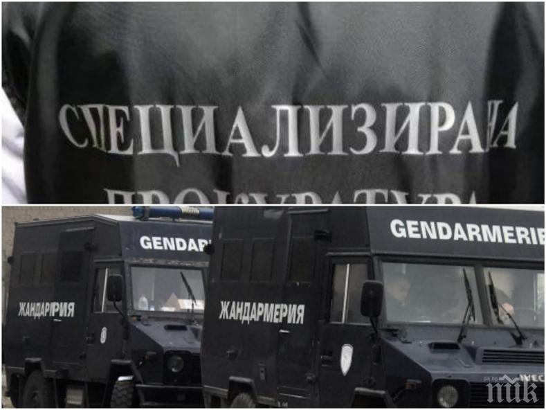 ПЪРВИ ПОДРОБНОСТИ: Полиция и жандармерия тарашат къща по къща във Врачанско - откриха незаконно оръжие и голямо количество нелегален тютюн