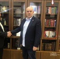 Кретенизмът, че Гешев държал в кабинета си книги НА Сталин...