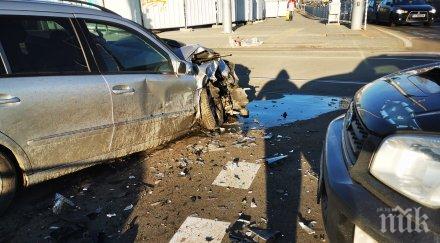 сигнал пик зрелищна катастрофа софия ключово кръстовище затапено викат пътна помощ снимки