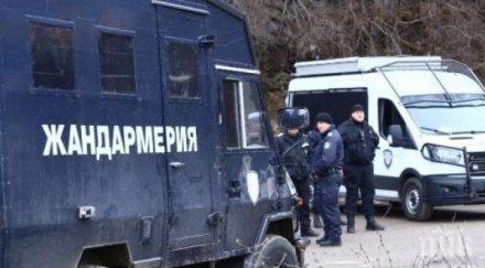 първо пик полиция жандармерия обсадиха столичния квартал христо ботев главният прокурор иван гешев шефът мвр младен маринов пътуват натам снимки