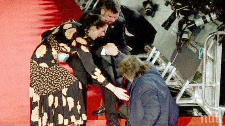 Ал Пачино падна на червения килим в Лондон 