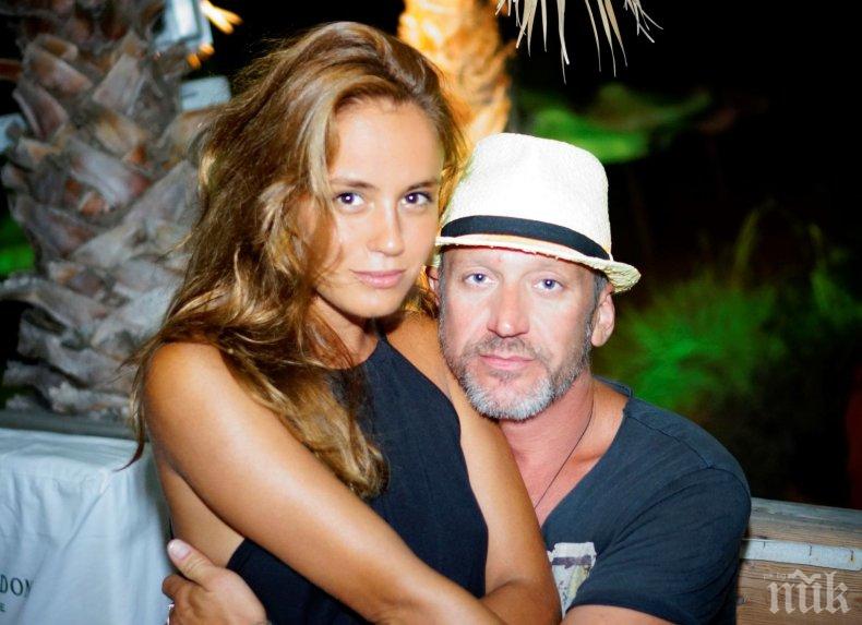 Деян Донков показа Камбаните на сина си (СНИМКА)