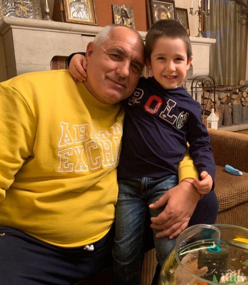 ПЪРВО В ПИК: Ето какво подари премиерът Борисов на внука си за рождения му ден (СНИМКИ)