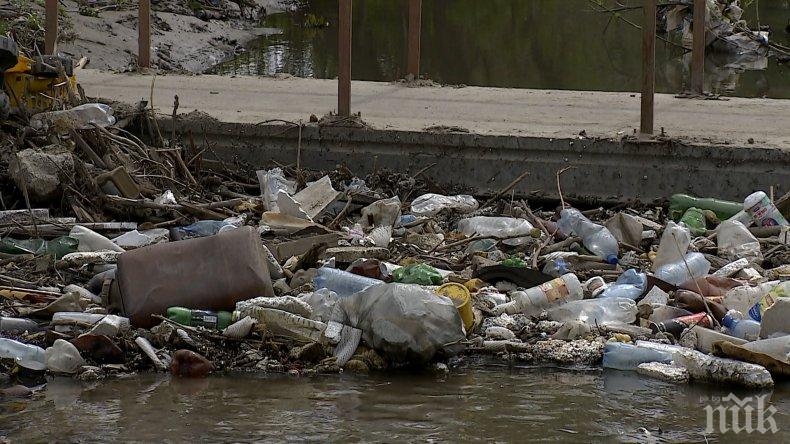 Откриха нелегално сметище край река Чая