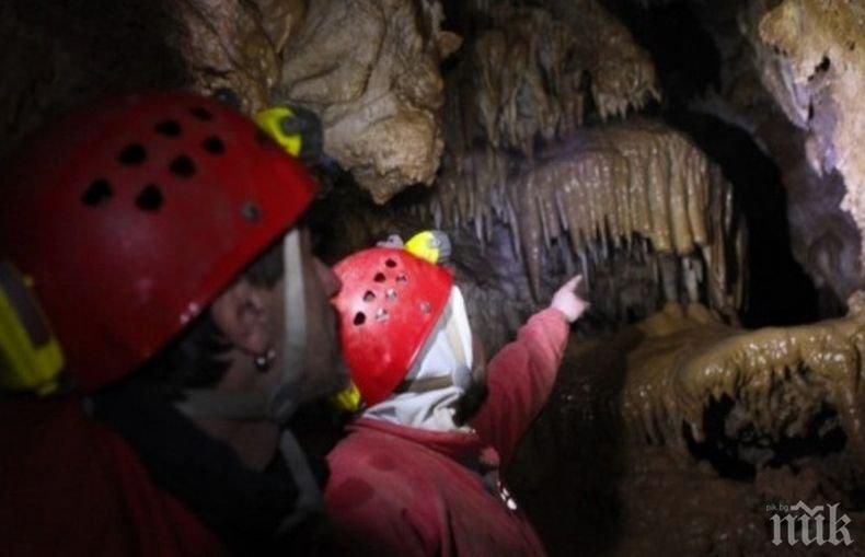 Пещерняци от Ракитово намериха продължение на пещерата Леденика