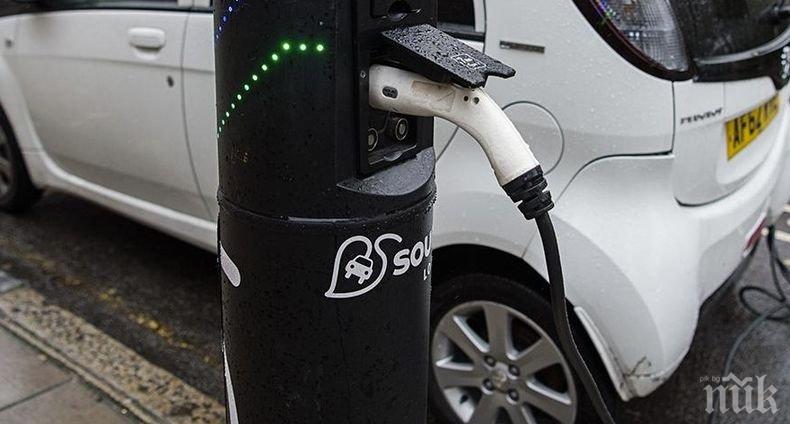 Властите във Великобритания са готови да забранят продажбата на неелектрически автомобили от 2035 година