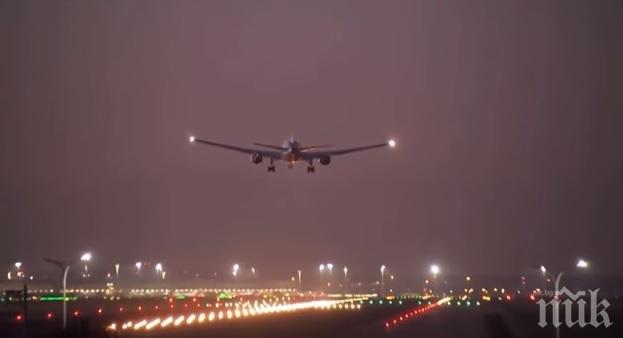 Канадският Боинг с откъснатия колесник се приземи безопасно (ВИДЕО)