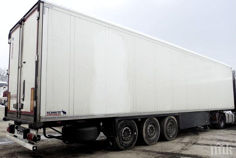 Откриха афганистанци в хладилен ТИР в Украйна