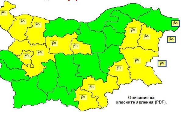 Жълт код за силен вятър е в сила за 13 области на страната за вторник