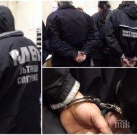 ЗРЕЛИЩНО ВИДЕО: Вижте как арестуват митничарите и граничарите на Калотина - корумпираните служители прибрани с белезници заради яките рушвети