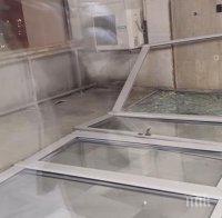 Бурята в София събори дограмата на ВМА (СНИМКИ)