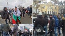 ИЗВЪНРЕДНО В ПИК: Погромаджиите на Копейкин блокираха незаконно "Орлов мост" и Софийския университет за часове! Маскираните провокатори останаха 20 човека и се разотидоха (СНИМКИ)