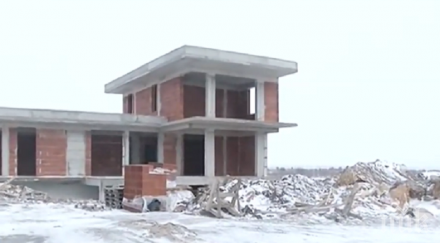 къща изникна скалите тюленово била сина главния архитект община шабла оттам ехидно допуснем застрояване