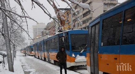 последните минути трамваи закъсаха площад македония софия снимка