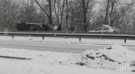 микробус катастрофира пътя софия варна ранени всички пътници