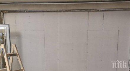 вма издигна временна защитна стена мястото падналата вятъра дограма