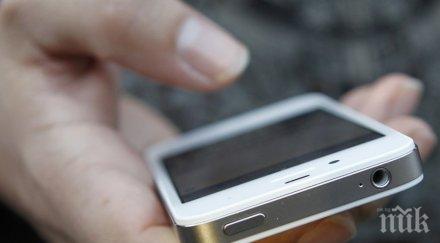 телефон контузи млада жена автобуса