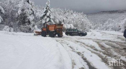разград остава снежна блокада селища без ток