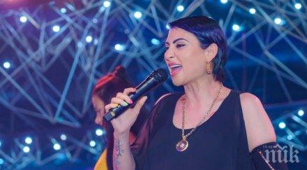 безсрамница софи маринова чурулика без бельо участие снимка