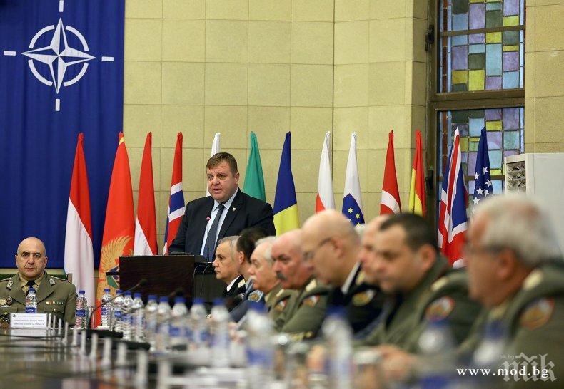 Каракачанов избухна: Армията да не се използва за политически цели