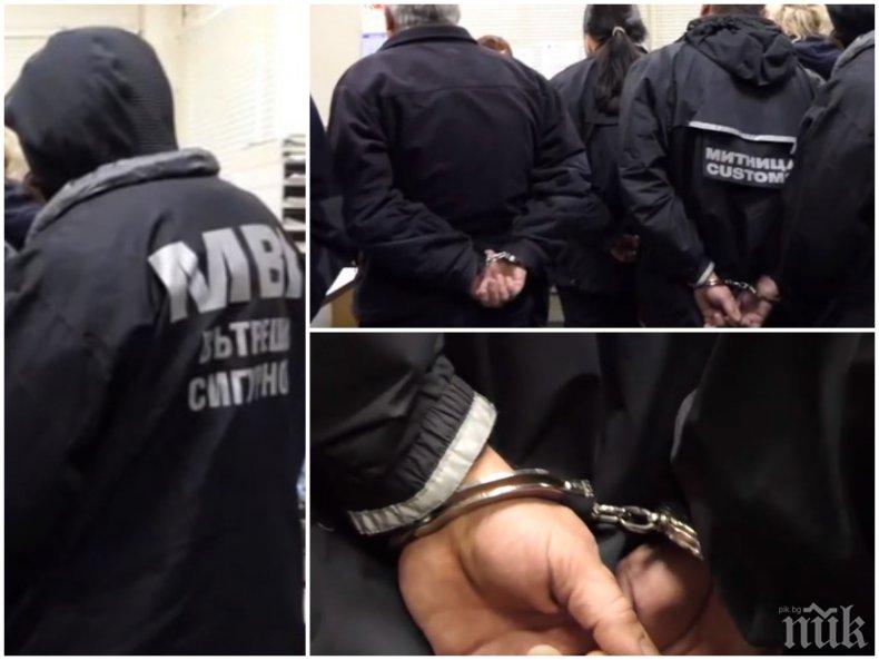 ЗРЕЛИЩНО ВИДЕО: Вижте как арестуват митничарите и граничарите на Калотина - корумпираните служители прибрани с белезници заради яките рушвети