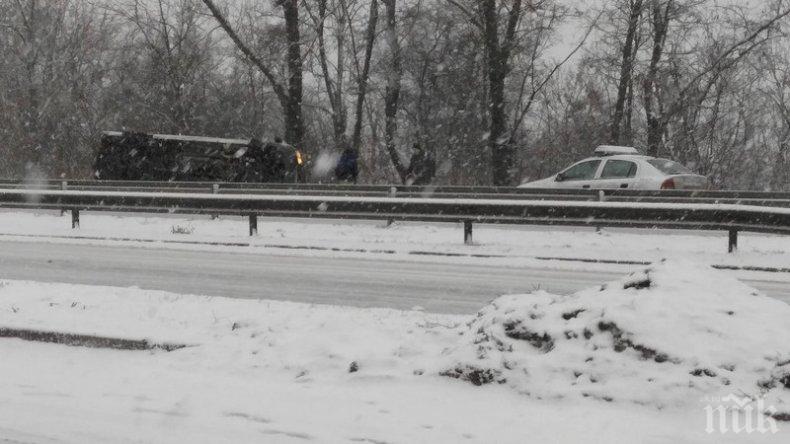 Микробус катастрофира на пътя София - Варна, ранени са всички пътници 