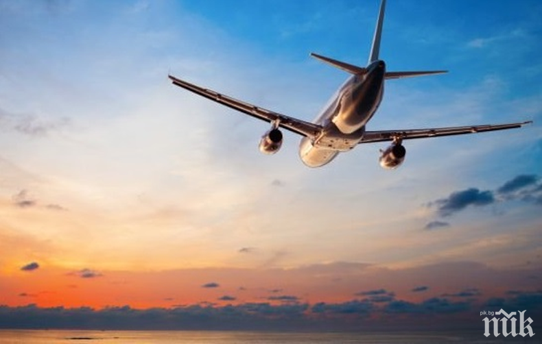 Пътник приземи самолет с лъжа, че е заразен с коронавирус