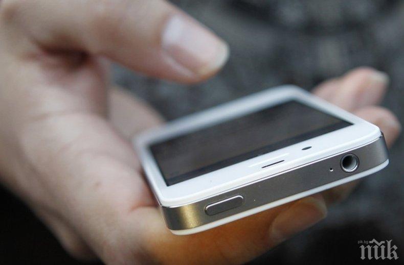 Телефон контузи млада жена в автобуса