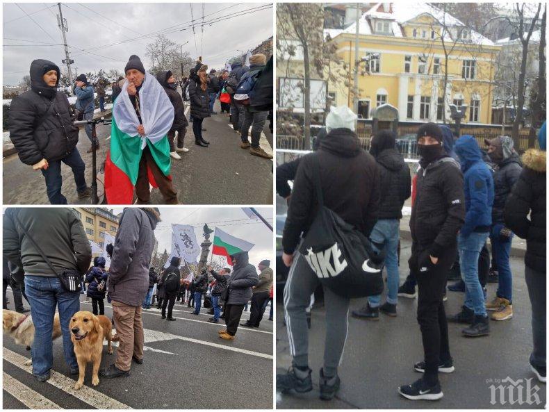 ИЗВЪНРЕДНО В ПИК: Погромаджиите на Копейкин блокираха незаконно Орлов мост и Софийския университет за часове! Маскираните провокатори останаха 20 човека и се разотидоха (СНИМКИ) 