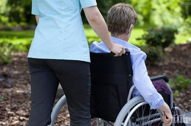 Лични асистенти, но не за всички: 13 000 души останаха без услугата заради нормативна празнота