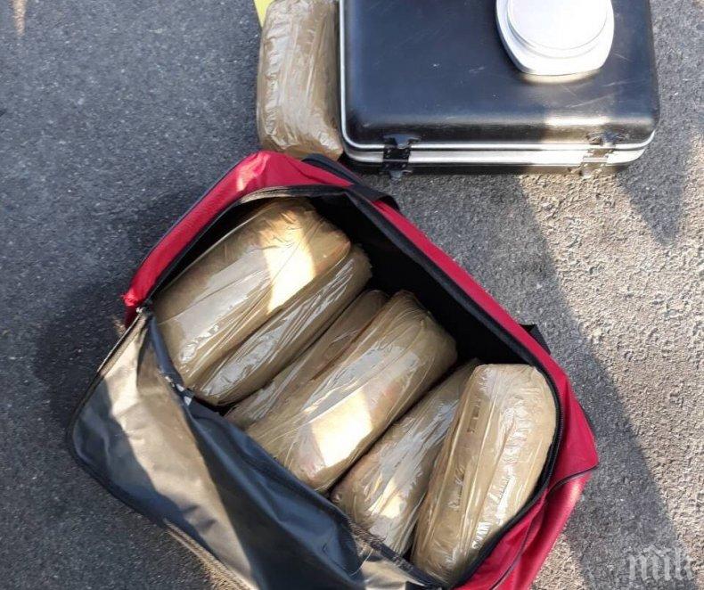 Гепиха двама тайванци с 15 кила хероин на летището в Банкок