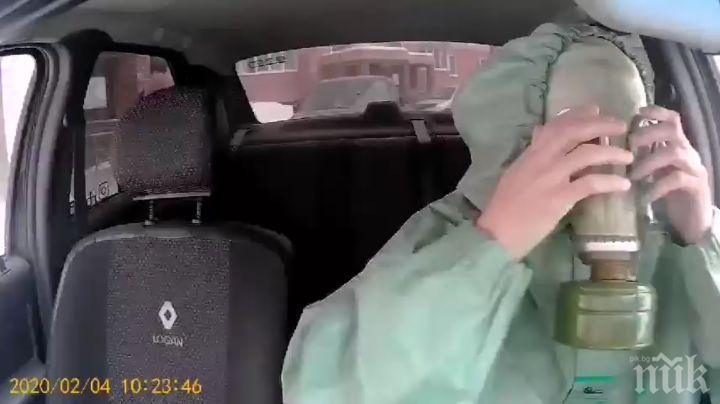 Шофьор на такси вози с противогаз заради коронавируса (ВИДЕО)