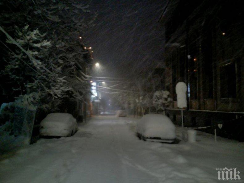 20 см сняг натрупа тази нощ в Русенско, спират камионите над 12 тона