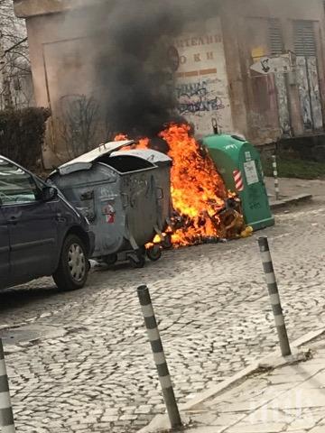 Кола изгоря в Пловдив заради запалени казани за боклук (СНИМКА)