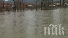 Глобяват мандра, зъмърсила река Еленска