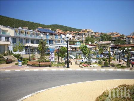 Жена изпотроши от яд огледалата на 4 луксозни коли в Свети Влас