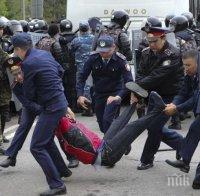 Десет жертви на етнически сблъсъци в Казахстан