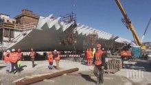 Ударно: Италиански строители работят денонощно, за да възстановят моста в Генуа