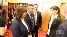 В ЪГЪЛА НА КОРИДОРА: Корнелия Нинова с менте среща с Кьовеши - "новината" е безпардонно фалшифицирана, умело вписана между истини и полуистини