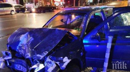 кръв пътя двама берат душа болница тежка катастрофа снимки