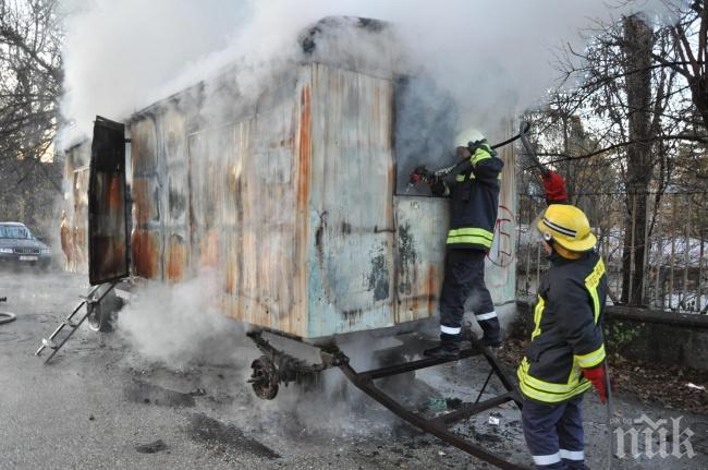 Фургон изгоря край Созопол