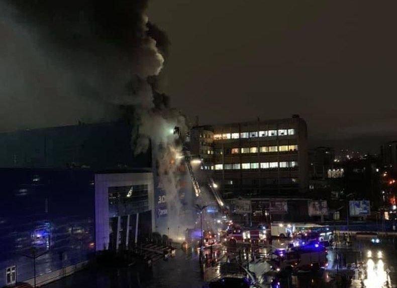 ИЗВЪНРЕДНО: Пожар в столичен мол (СНИМКИ/ОБНОВЕНА)