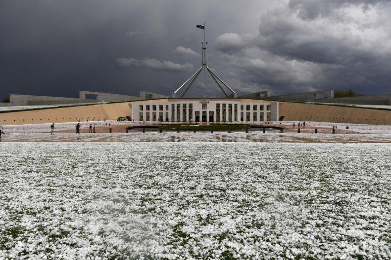 Хиляди австралийци останаха без ток заради наводненията