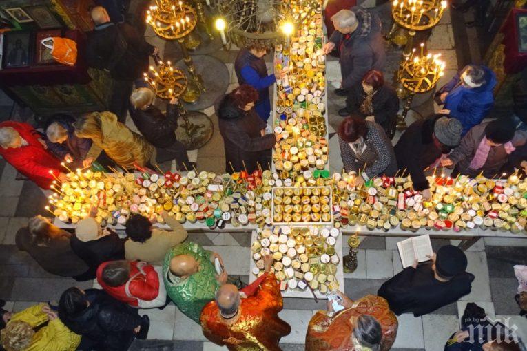 Осветиха 2000 буркана с мед в Благоевград