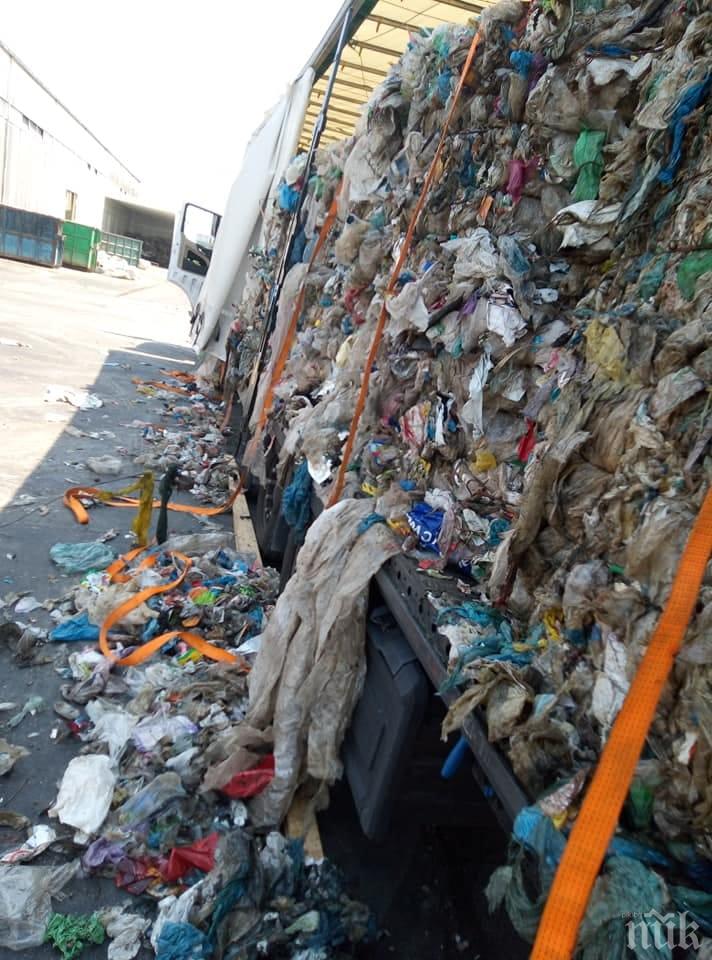 Връщаме на Италия още 74 контейнера с боклук (СНИМКА)