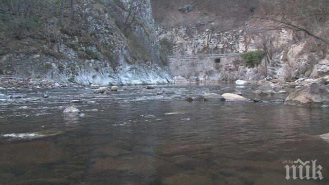 Очакват се резултатите от пробите от реките, замърсени от хвостохранилището край Лъки