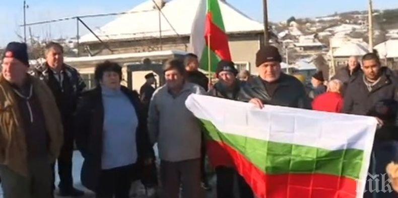 Жители на врачански села блокираха пътя Мездра-Роман. Ето защо