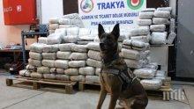 Турция задържа 2 тона канабис на границата с България