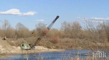 села първомайско излизат протест заради подкопан мост