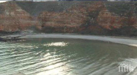 жители българево алармират рушащи буни застрашават залива болата